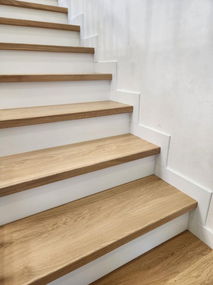 Лестница полностью из дерева 1