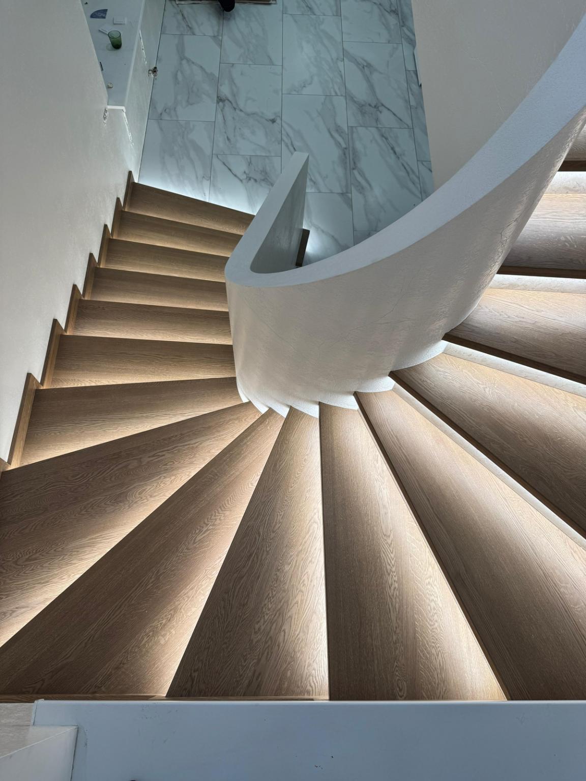 Лестница полностью из дерева 1