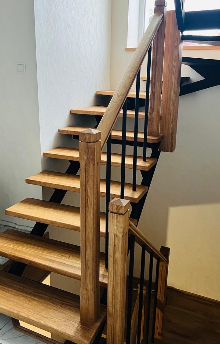 Лестница полностью из дерева 1