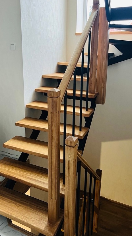 Лестница полностью из дерева 1